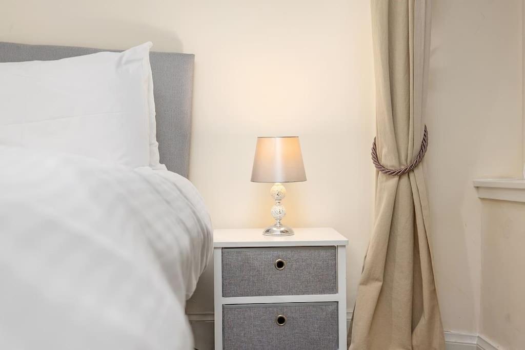 Two Bedroom Apartment-Central Edinburgh-Old Town-Licensed Екстер'єр фото